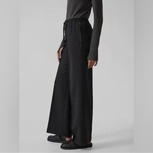 Athleta Endeavor Wide Leg Pant Black PrimaStretch Relaxed Fit Pull On Size L